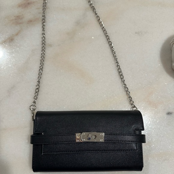 Black Wallet On a Chain - Picture 5 of 5